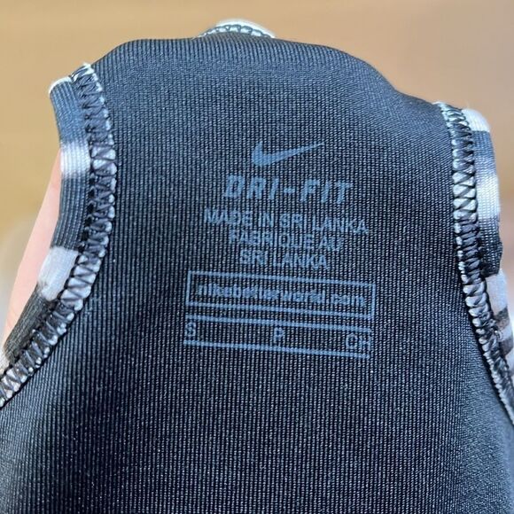 Nike Dri Fit Black and White Women’s Sports Bra size small - Picture 4 of 4